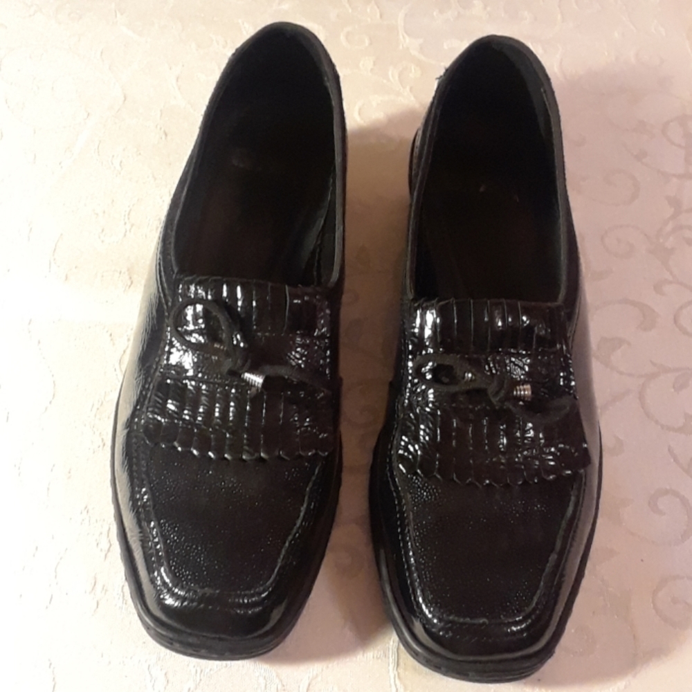 Are Rachel Black Croc Navy Suede Women's Size 6